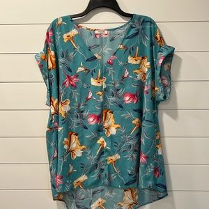 Tropical print blouse. 1076